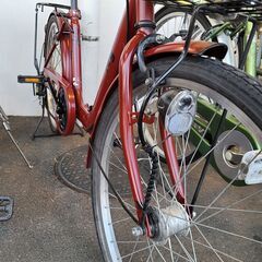 J1374【リユースのサカイ柏店】シティサイクル　SOUTHERN PORT　leg　Conscious　６段変速　オートライト　レッド　★店頭にて試乗可★ 簡易クリーニング済　　 中古自転車 　流山市  松戸市 我孫子市 鎌ヶ谷市 船橋市 守谷市 取手市　の画像