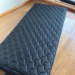 シングルベッドフレーム(マットレス付)の画像