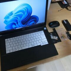 富士通ノートPC LIFEBOOK A577/R Windows11の画像