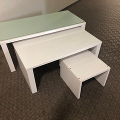ガラス天板の三段ローテーブルの画像