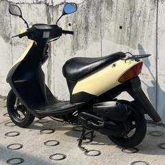 大人気セール‼️安心のバッテリー新品✨️前後タイヤ新品✨️ドライブベルト新品✨️嬉しいシート張り替え♪オイル満タン補充済み🈵オイル交換不要⭕️継ぎ足しだけで🆗2サイクルでパワフルな走り💨CA1PA レッツ2✴の画像