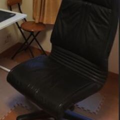 リクライニング式オフィスチェアの画像