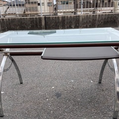 ガラステーブルの画像