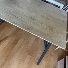 早い者勝ち！お洒落なダイニングテーブルの画像