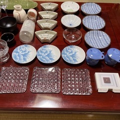 お皿、グラス、カップ等 食器大量セットの画像