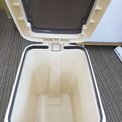 ■ダストボックス　ゴミ箱　手押し　ペダルの画像