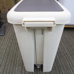 ■ダストボックス　ゴミ箱　手押し　ペダルの画像