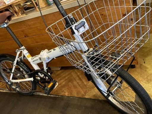 取引き中【SALE！8月末まで防犯登録無料！前後タイヤ・後輪チューブ新品！】ライト・鍵付き　6段変速　20インチ折りたたみ自転車　ホワイト