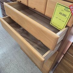 J8572 【リユースのサカイ柏店】 4段チェスト クリーニング済みの画像