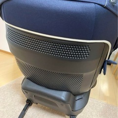 ネイビー チャイルドシート ISOFIX対応　エールべべ　クルット5iの画像