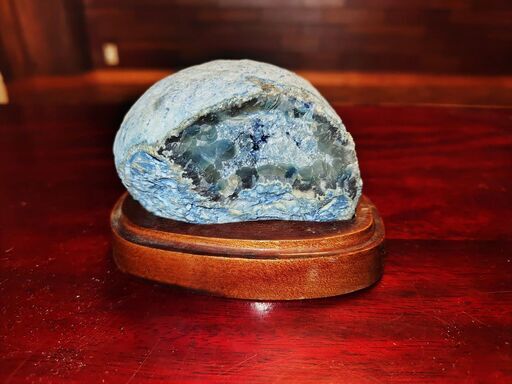 瑪瑙 メノウ 鑑賞石 飾り石 置物 オブジェ 木製 台座付き 青 ブルー