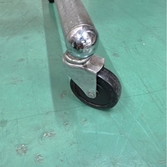 【中古】¥2,000  在庫大量！！ スチールハンガーラック【IH103】の画像