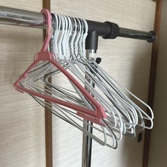【無料】ハンガーラック（ハンガー付）の画像