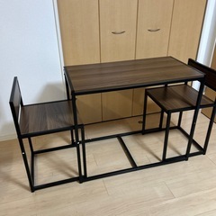 ダイニングテーブルの画像