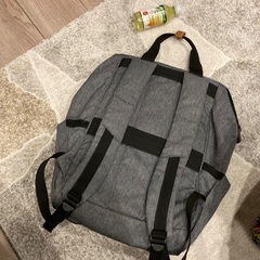 ほぼ新品🔴がま口で入れやすいグレーバッグの画像