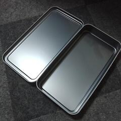 お菓子の缶(クーピー柄)の画像