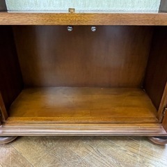 オシャレな木製家具!!  キュリオケース コレクションボード カップボード 輸入家具 木製 イタリア 鍵付きの画像