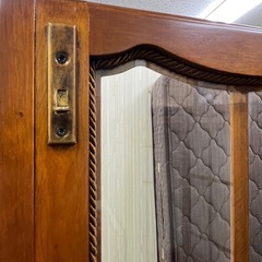オシャレな木製家具!!  キュリオケース コレクションボード カップボード 輸入家具 木製 イタリア 鍵付きの画像
