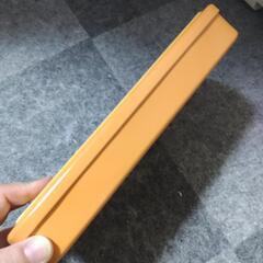 お菓子の缶(クレパス柄)の画像