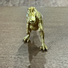 金色の恐竜🦖✨ かっこいい　フィギュア おもちゃ 恐竜 レトロ ミニチュア ゴールドの画像