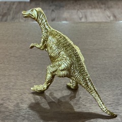 金色の恐竜🦖✨ かっこいい　フィギュア おもちゃ 恐竜 レトロ ミニチュア ゴールドの画像