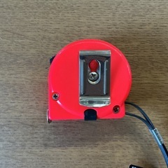 コンパクトサイズ👍 1点物❗️　ブレーキ&ロック🔐 SBL-1320　13mm巾×2m 衝撃吸収 安全ブレーキ付き❗️ メジャー 巻尺 赤の画像