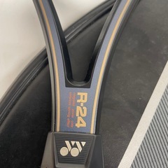 【中古】¥1,000  YONEX テニスラケット　カバー付き　【IH99】の画像