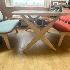 ダイニングテーブルの画像
