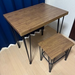 【1-2名ｻｲｽﾞ】テーブル&チェア2脚
の画像