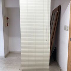 タチカワブラインド横型タイプW590×1800mm　艶消しホワイト　取付金具付き　エンドレスコードタイプの画像