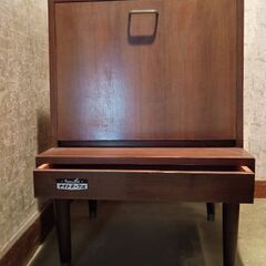ナイトテーブルの画像