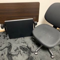 【無料】折りたたみテーブル、チェア、キーボードスライダーの画像