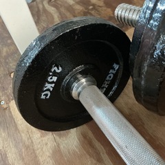 自宅で筋肉トレーニング🏋️  ダンベルセット💪 トレーニング用品 ダンベル 2.5KG 5KG 色落ちアリ💦 2個セット 筋トレ 黒の画像