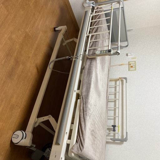 介護用電動ベッド