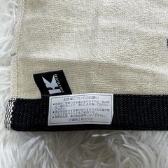 ★HIROKO KOSHINO★ヒロココシノベージュ ＆黒ロゴ刺繍ハンドタオルの画像