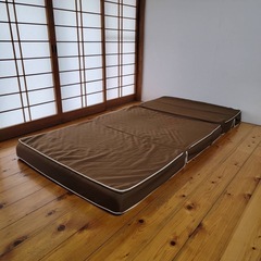 ソファになるマットレス　セミダブルの画像