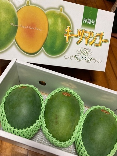【取引中】　　　　　　　キーツマンゴー　贈答用　2.5キロ３玉