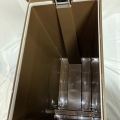 ペダル式ゴミ箱　ブラウン　大容量の画像
