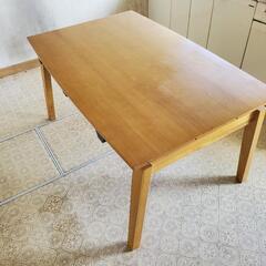 ダイニングテーブルの画像