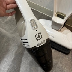 【無料】Electrolux エルゴラピード スティック型掃除機（中古・使用感あり）の画像