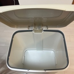 結構キレイです！2段ゴミ箱の画像