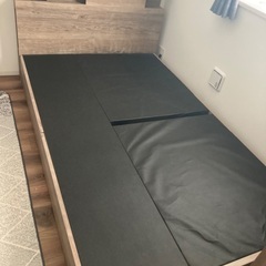 セミダブル　ベッドフレームとマットレスの画像