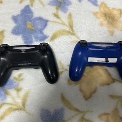 PS4純正コントローラー
の画像