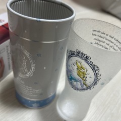 水筒とグラスの画像
