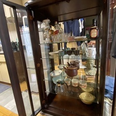 アンティーク調飾り棚の画像