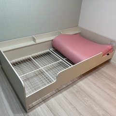 ニトリの机と棚とのセット商品のベッドだけの画像