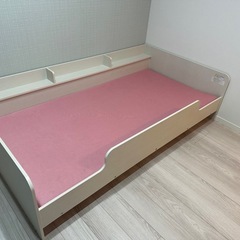 ニトリの机と棚とのセット商品のベッドだけの画像