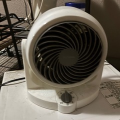 レンジ、サーキュレーター、ポット、炊飯器、簡易棚、掃除機、物干し竿(2m)の画像