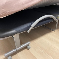 折りたたみパイプベッド
の画像