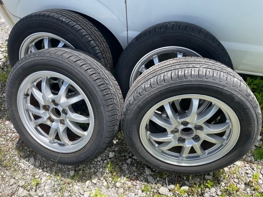 205/55-16プリウスα純正タイヤ22年製残6ミリ4本セット